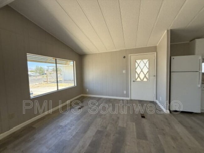 Building Photo - 1066 Mobile Ln