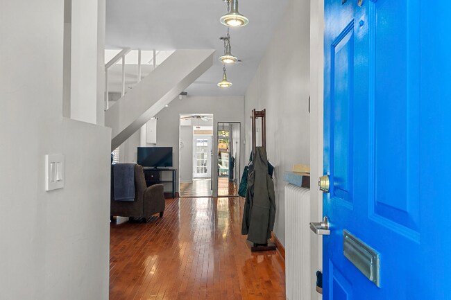 Foto del edificio - 1357 E St SE