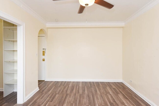 Foto del edificio - 4521 N Malden St