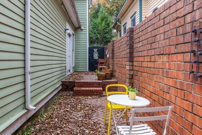 Foto del edificio - 688 Peeples St SW