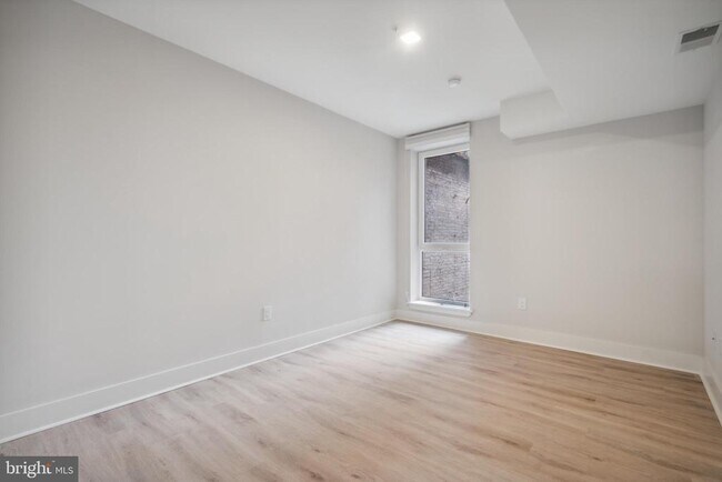 Building Photo - 1805 N Howard St