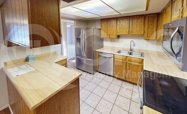 Foto del edificio - 5115 W Surrey Ave