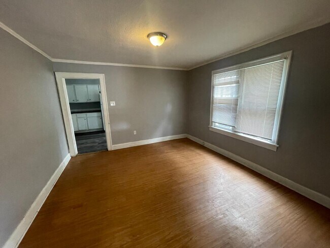 Foto del edificio - 2405 E 16th St