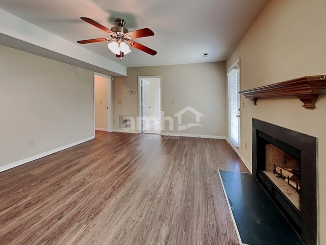 Building Photo - 5806 Manor Ridge Trl