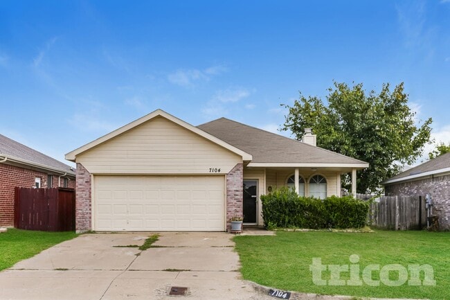 Building Photo - 7104 Park Creek Dr