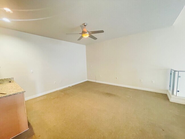 Foto del edificio - 2220 Village Walk Dr