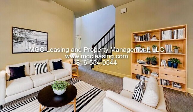 Foto del edificio - This Townhome Has Something for Everyone