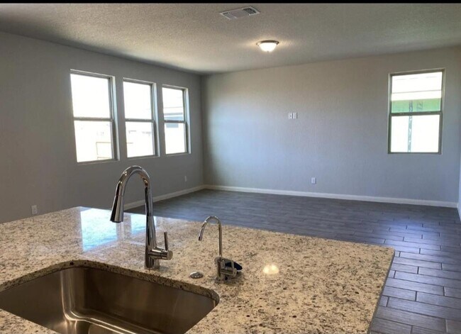 Foto del edificio - 1913 Edelweiss Ave