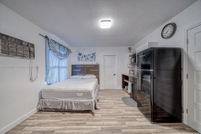 Foto del edificio - 10011 SW 43rd St