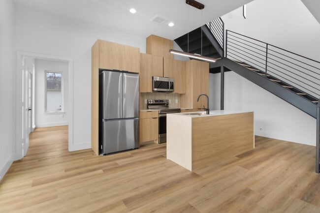 Building Photo - Larkin Place