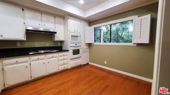 Foto del edificio - 450 San Vicente Blvd