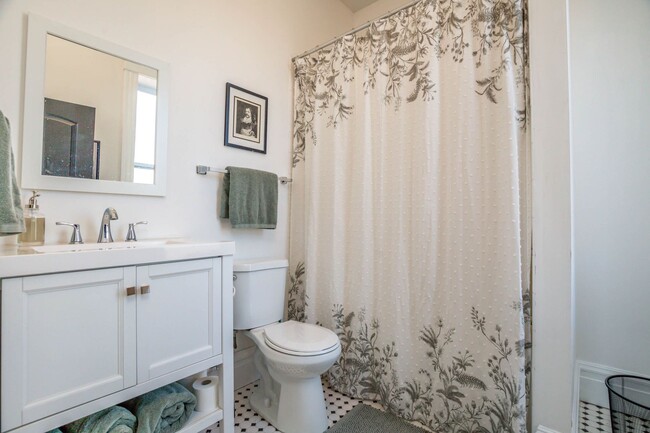 Building Photo - STUNNING Benton Park Townhome