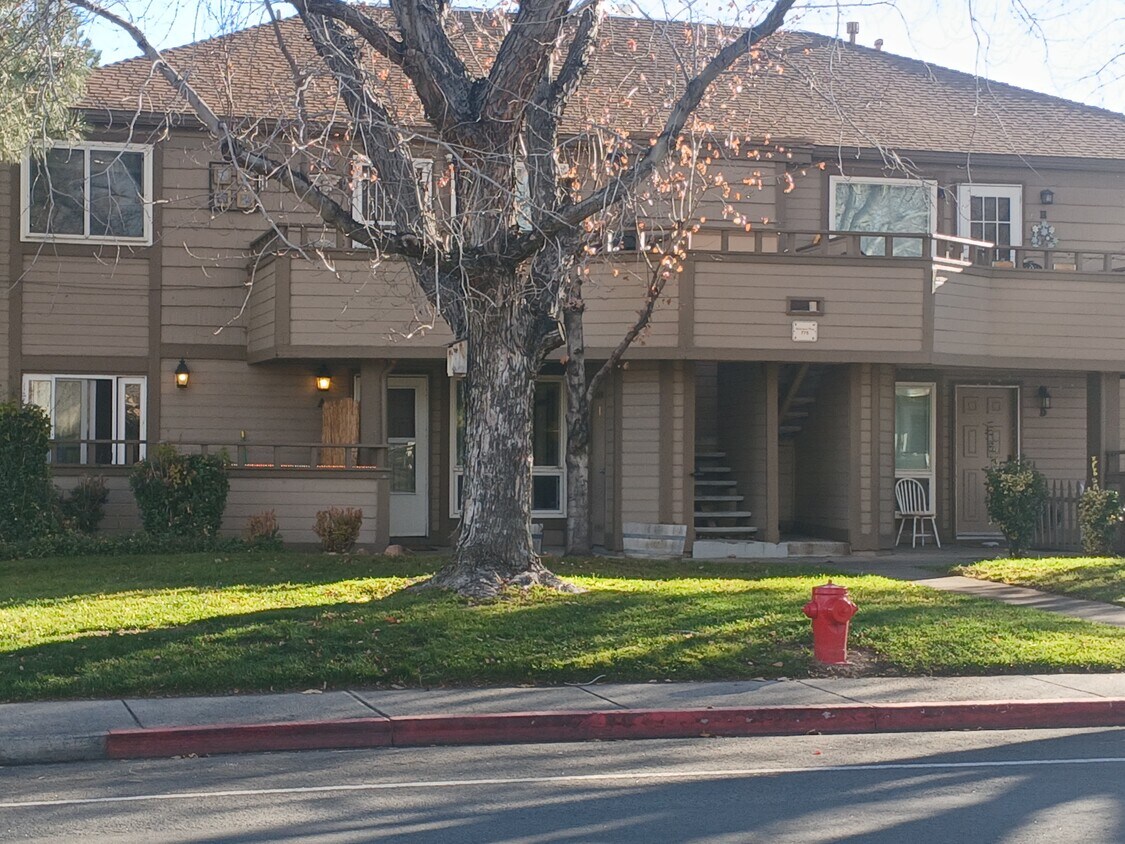 Building Photo - 775 Kingston Dr