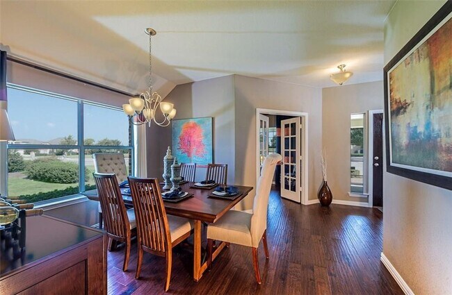 Foto del edificio - Never lived in,highly desirable area.Open spacious floor plan. Family room with gorgeous view. ki...