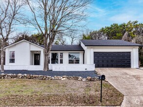 Building Photo - 903 Cliffside Dr