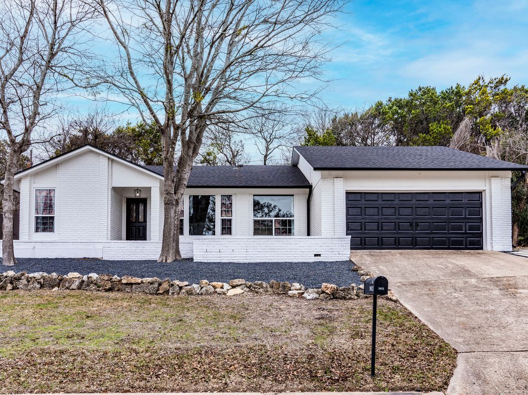 Foto principal - 903 Cliffside Dr