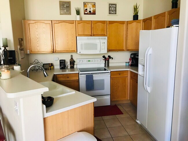 Kitchen - 4070 S Carson St
