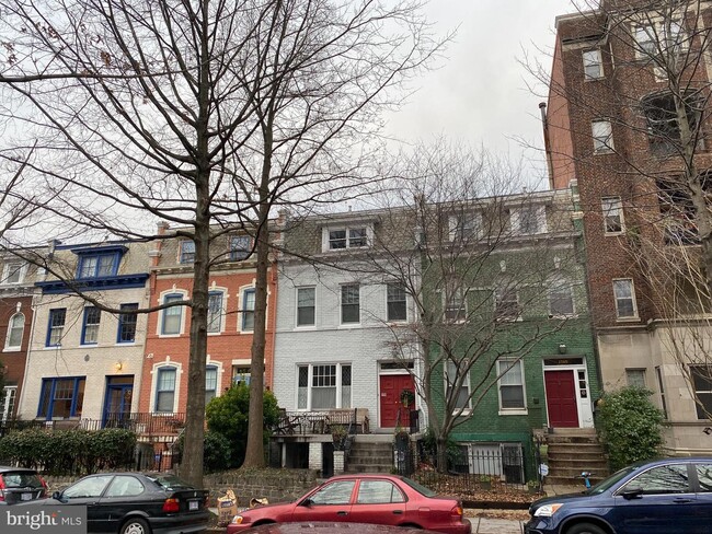 Building Photo - 1745-1745 Lanier Pl NW