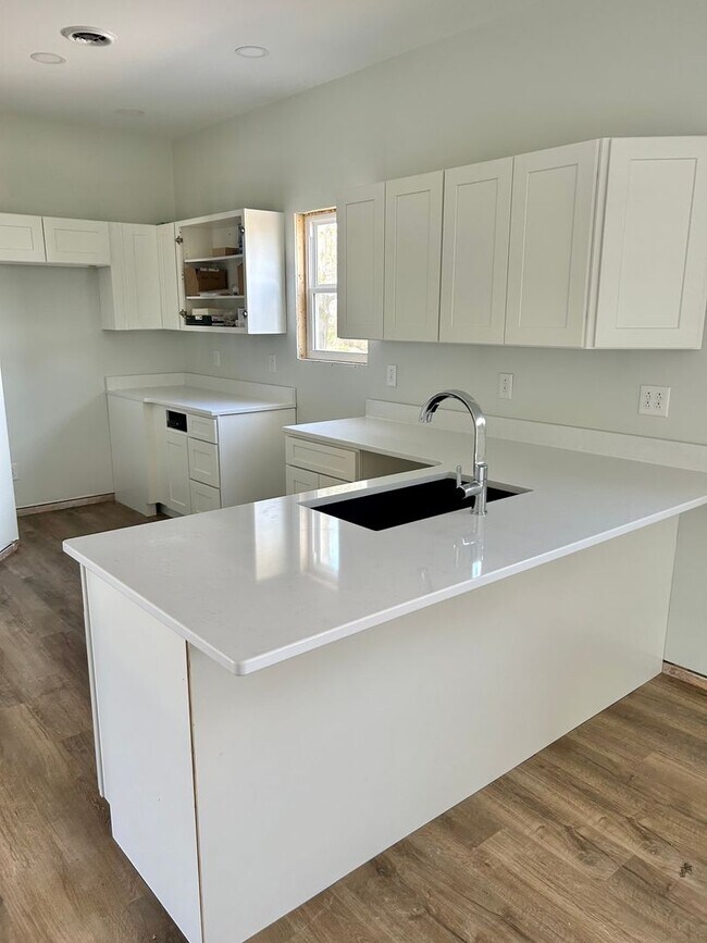 Foto del edificio - Newly Constructed Two bedroom Unit