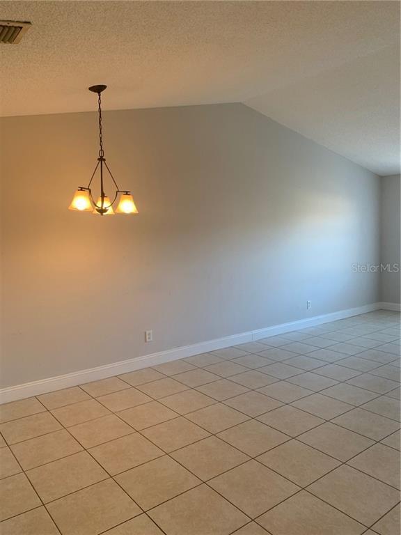 Building Photo - 833 Orchid Springs Dr