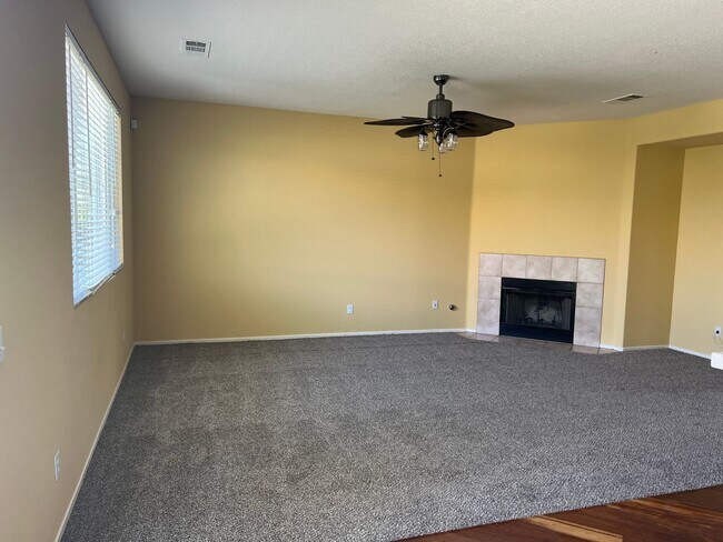 Building Photo - Beautiful home on cul-de-sac!!!