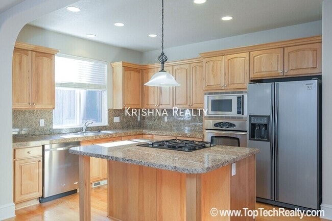 Building Photo - 12750 NW Alsace Ln