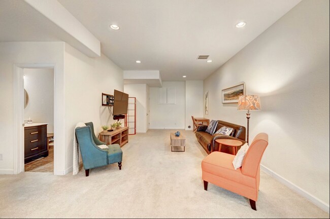 Building Photo - 12221 W Rabbit Dr