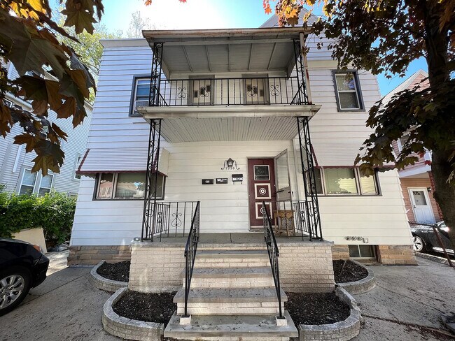 Building Photo - 1910 Coltman Rd