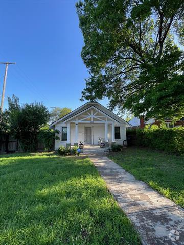Building Photo - 1102 Elmhurst Pl