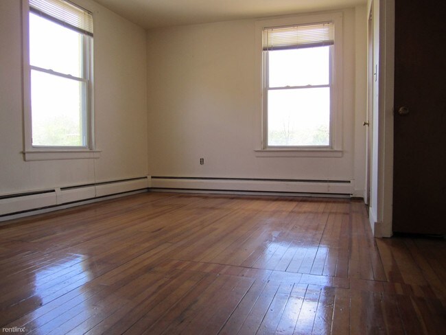 Building Photo - 1 br, 1 bath  - 4 Wall St Apt #2