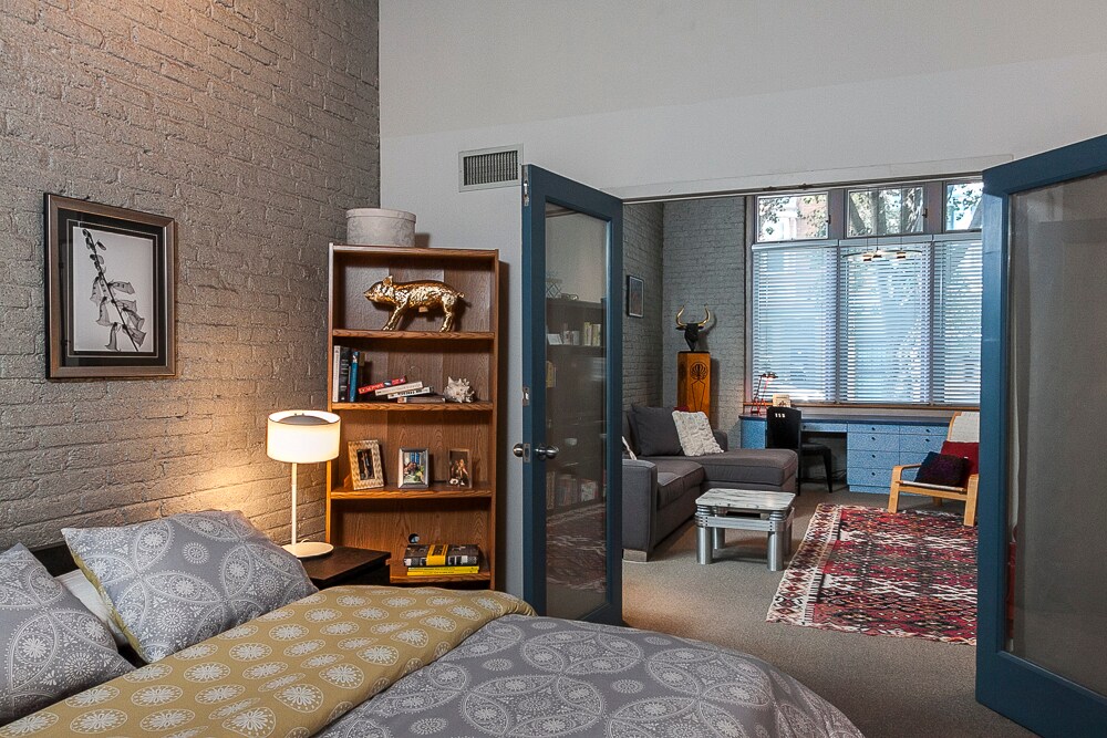 bedroom-2 room suite - 704 S 6th St
