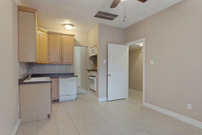 Foto del edificio - 4110 Woodhead St