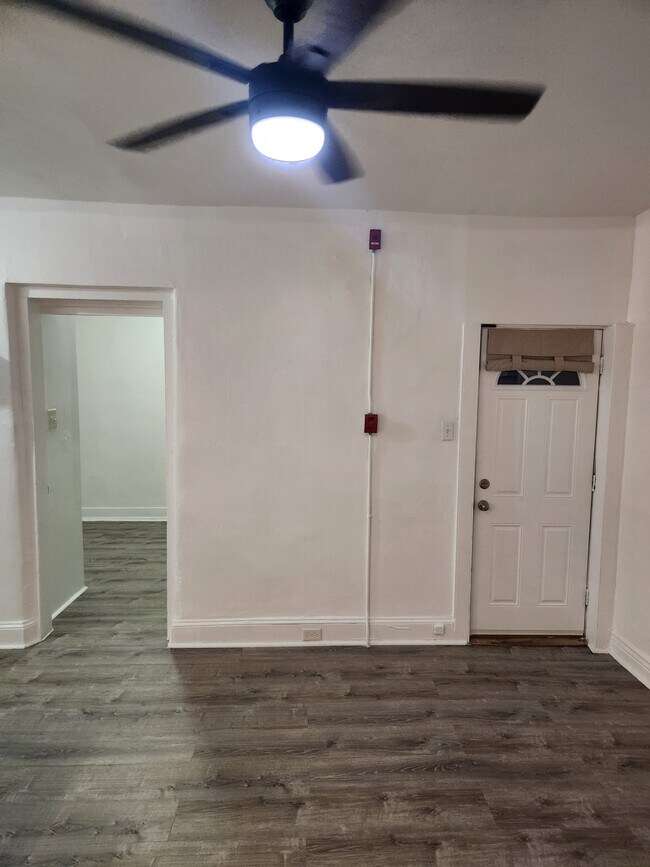 Foto del edificio - 4531 Springfield Ave