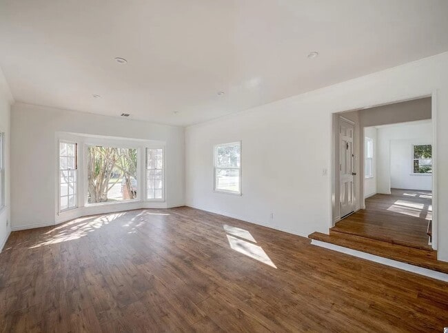 Building Photo - 1601 Riverside Dr