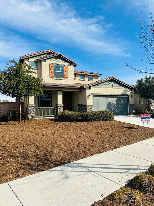 Building Photo - 5 bedroom 3 bath home for rent in Menifee