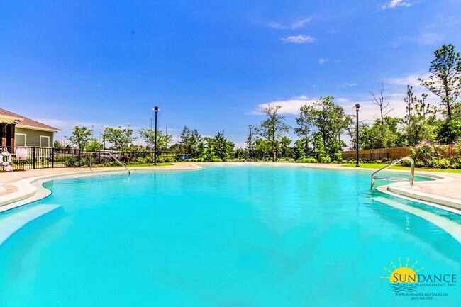Building Photo - Desirable Redstone Commons 4 Bedroom home ...