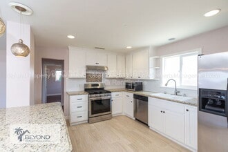 Building Photo - 815 Whaley St