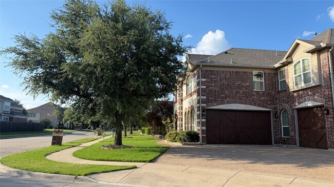 Building Photo - 6728 S Fork Dr