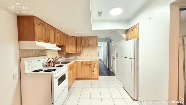 Building Photo - 2-30 Osler St
