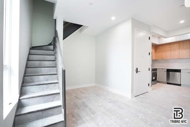 Foto del edificio - 3 bedroom in Brooklyn NY 11206