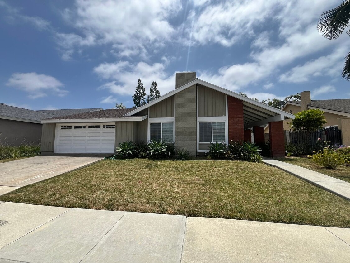 Primary Photo - 3 Bedroom 2 Bath Home,