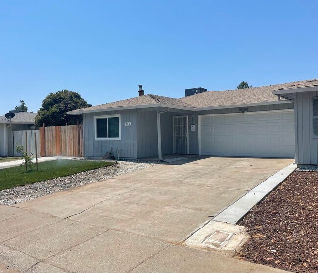 Building Photo - Eric Cir. Galt, Ca. 95632