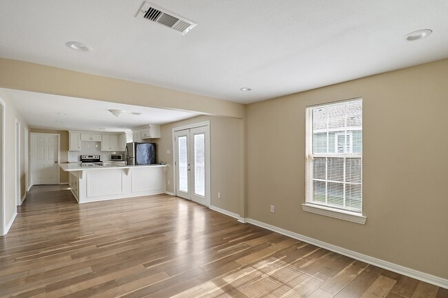 Building Photo - 412 Stowell St