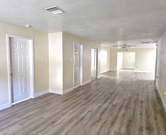 Building Photo - 3 Bedroom 2 Bath 1 Car Garage Home in St. ...