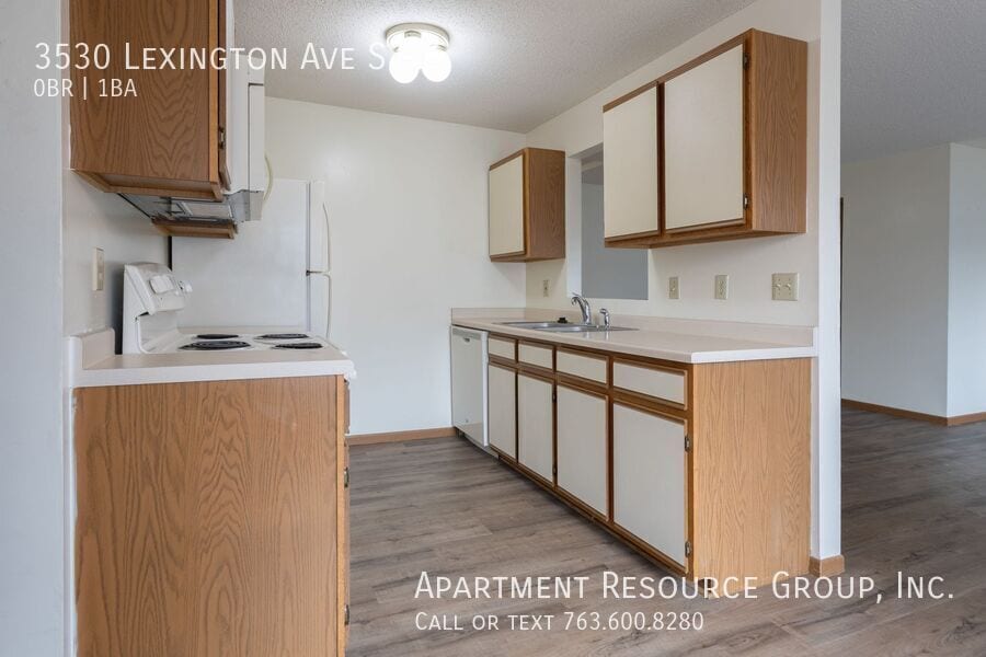 Primary Photo - 3530 Lexington Ave S