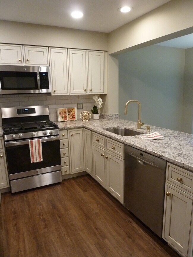 Foto del edificio - 17720 W Running Creek Ct