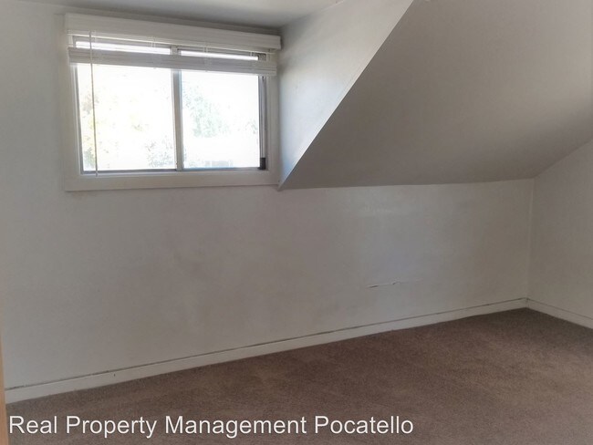 Foto del edificio - 517-519 E Cedar St