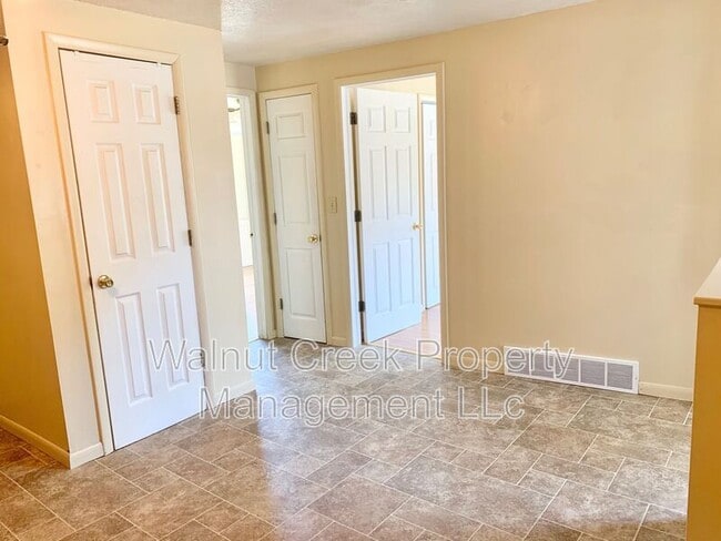 Foto del edificio - 215 W Lorain St