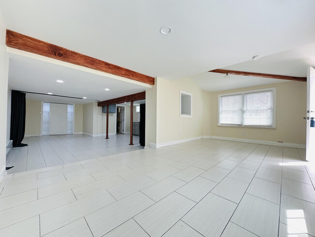 Foto del edificio - 31 Brainerd Rd