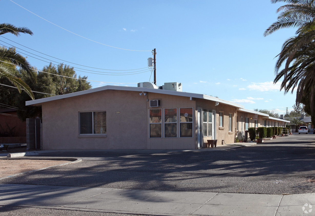 Primary Photo - Kiva Apartments